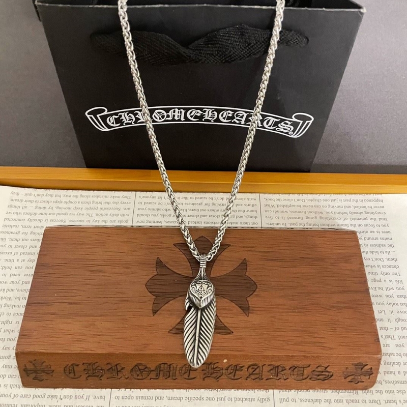 Ch**me He**ts necklaces